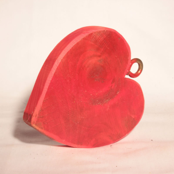 Cuore rosso di legno massello fatto a mano